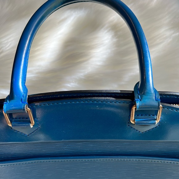 Authentic Louis Vuitton Handbag - Picture 6 of 15